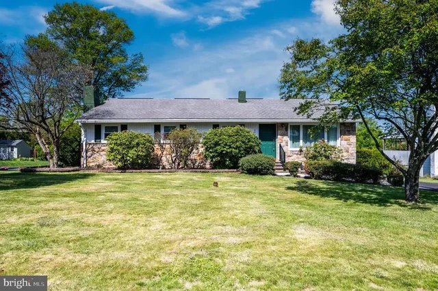 220 Maple Springs Dr, BIRDSBORO