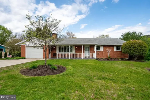 801 N Crescent Ave, HAMBURG