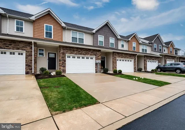 26 Hubbardton Ct, READING